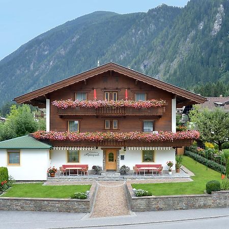 Gaestehaus Alpengruss Mayrhofen Bagian luar foto